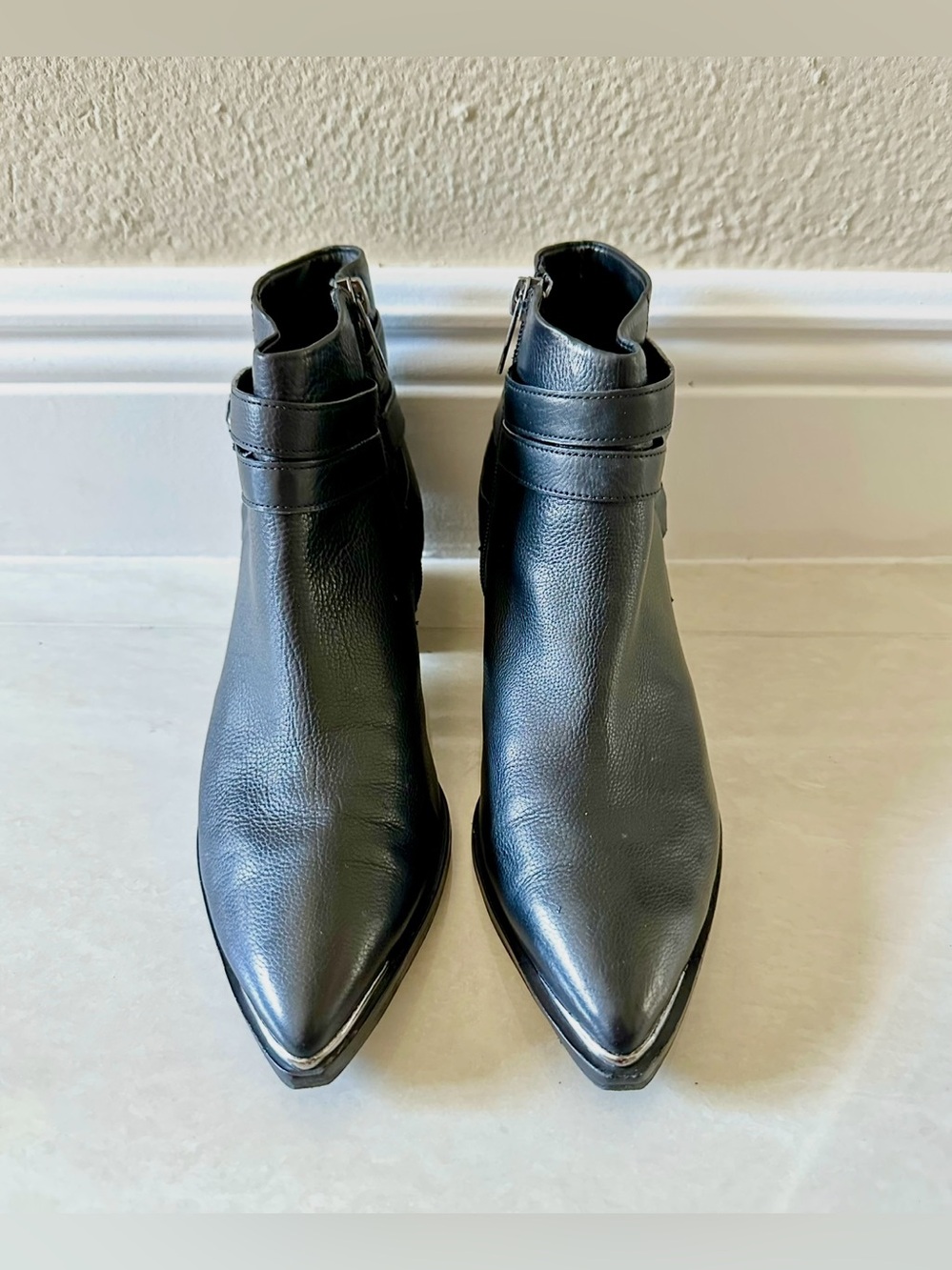 MARC FISHER YATINA WOMEN'S BLACK LEATHER BOOTIE- SIZE 7M
